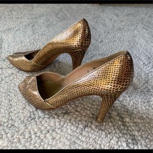 Gold snake skin print peep toe shoes